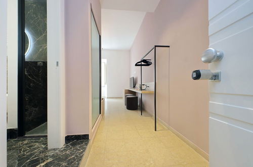 Photo 11 - Youroom Quattro Fontane - Rooms