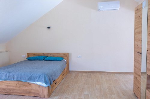 Foto 7 - Stone Flat w Terrace and Sea View in Tivat