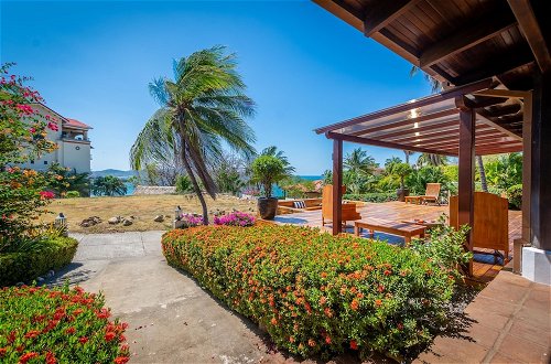 Foto 41 - Luxury Ocean-view Flamingo Home Sleeps 10 - Walk to Beach