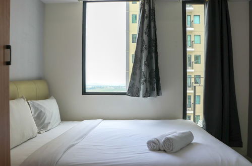 Photo 6 - Comfy Studio Room At Osaka Riverview Pik 2 Apartment