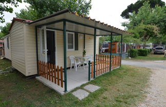 Foto 1 - Wooden Chalet with Terrace near Beach