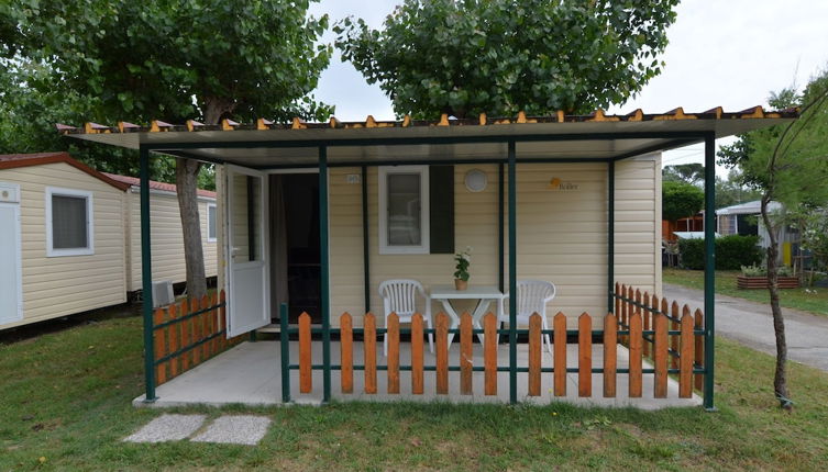 Foto 1 - Wooden Chalet with Terrace near Beach