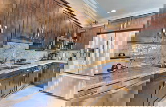 Foto 2 - Spacious Miami Retreat w/ Grill, Pool & Dock