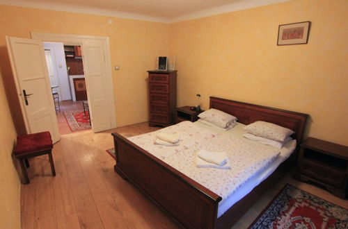 Photo 2 - Cool 1 Bedroom Prokopska Apartment in Mala Strana