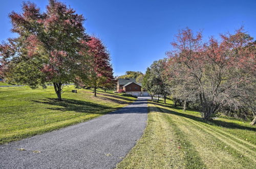 Photo 10 - Beautiful Mount Joy Cabin w/ Pool + Sauna