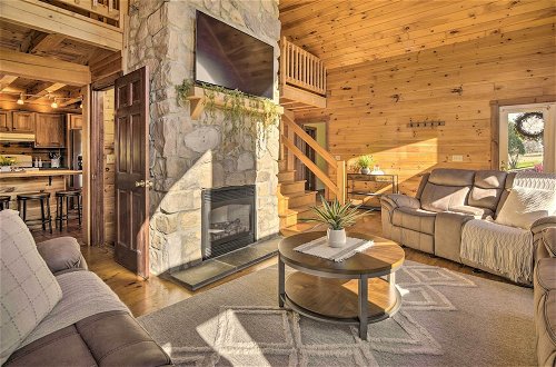 Foto 40 - Beautiful Mount Joy Cabin w/ Pool + Sauna
