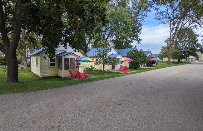 Little Yellow Cottages - Photo 45