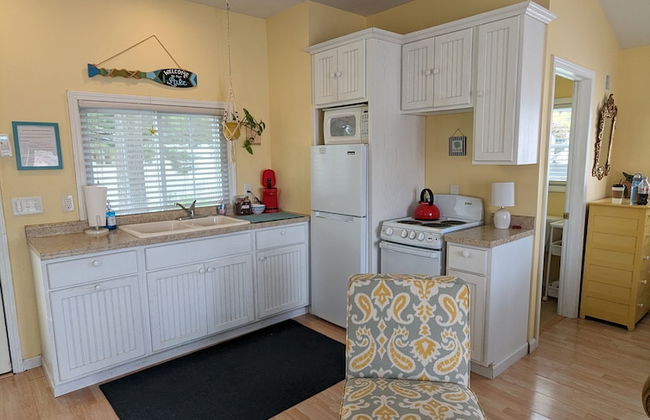 Little Yellow Cottages - Photo 18