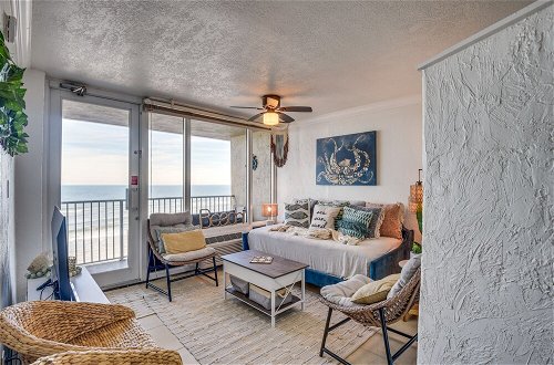 Photo 23 - Top-floor Beach Condo With 2 Oceanfront Balconies