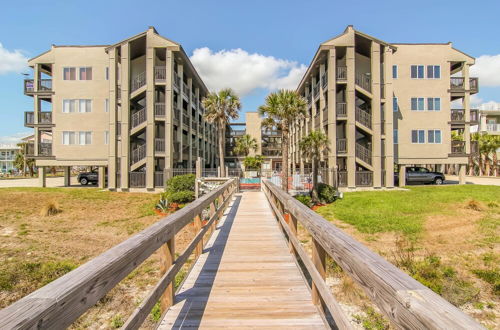 Foto 8 - Fernandina Beach Condo, Steps to Shore & Pool