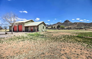 Photo 3 - Cozy Elgin Casita w/ Gas Grill: Pets Welcome