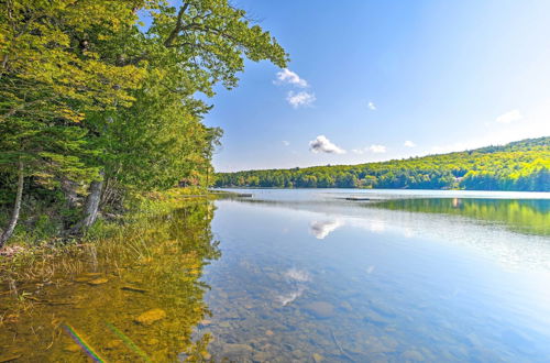 Photo 34 - Dreamy Bucksport Hideaway on Freshwater Pond