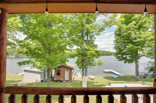 Foto 27 - Lakefront Cottage in Iron River w/ 2 Porches