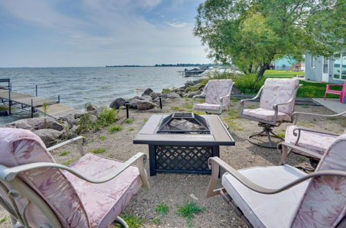 Photo 23 - Lakefront Vacation Rental With Fire Pit & Dock
