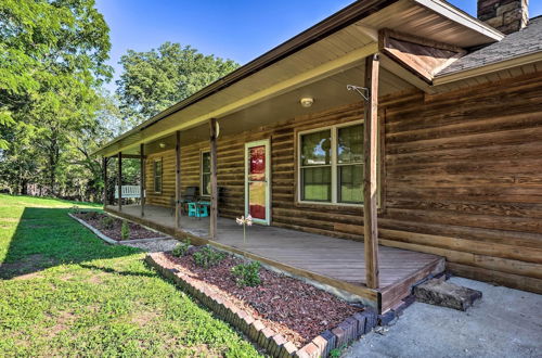 Photo 7 - Quiet & Cozy Omaha Cabin ~ 20 Mi to Branson