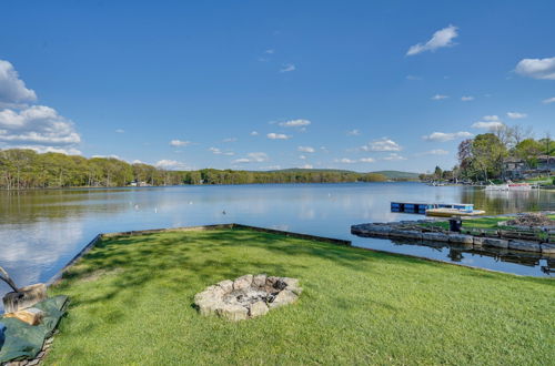 Foto 9 - Family Lake House w/ Paddleboards & Fire Pit