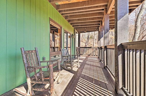 Foto 33 - Rustic-chic Sapphire Home w/ Wraparound Decks