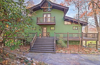 Foto 1 - Rustic-chic Sapphire Home w/ Wraparound Decks