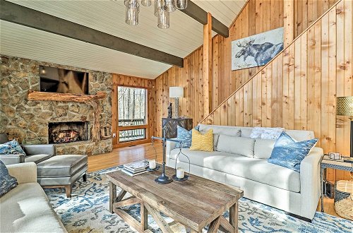 Foto 13 - Rustic-chic Sapphire Home w/ Wraparound Decks