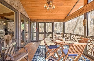 Foto 2 - Rustic-chic Sapphire Home w/ Wraparound Decks
