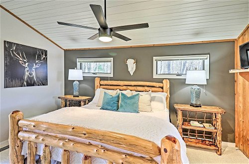 Foto 21 - Rustic-chic Sapphire Home w/ Wraparound Decks
