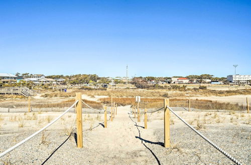 Foto 6 - Oak Island Home w/ Pool: Walk to Long Beach