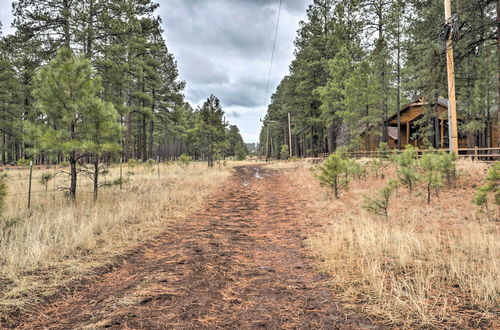 Photo 25 - Pinetop Escape: Charming Mountain Condo w/ Balcony