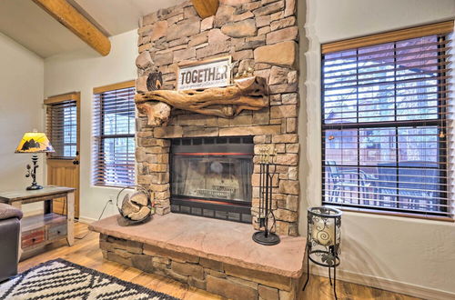 Photo 18 - Pinetop Escape: Charming Mountain Condo w/ Balcony