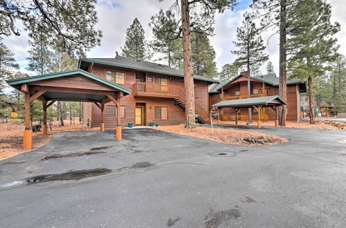 Foto 5 - Pinetop Escape: Charming Mountain Condo w/ Balcony