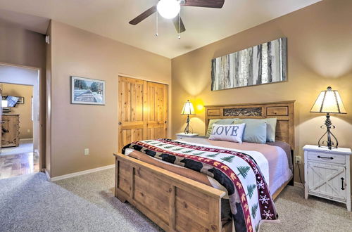 Photo 6 - Pinetop Escape: Charming Mountain Condo w/ Balcony