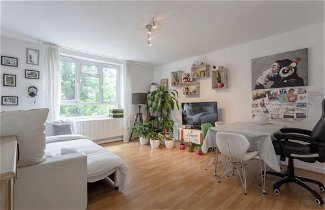 Photo 3 - Stylish 1 Bedroom Apartment Near Clapham Junction