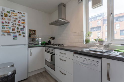 Photo 6 - Stylish 1 Bedroom Apartment Near Clapham Junction