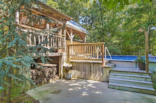 Foto 10 - Rustic & Secluded Retreat w/ Deck on 2 Acres