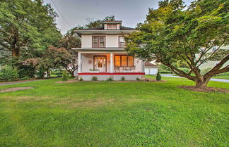 Photo 1 - Whimsical Lancaster House W/porch, Near Amish Farm