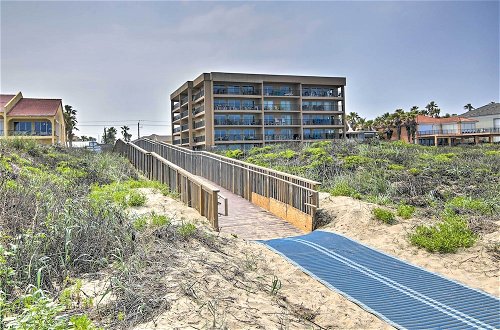 Photo 27 - Modern Beachfront Condo w/ Pool & Beach Access