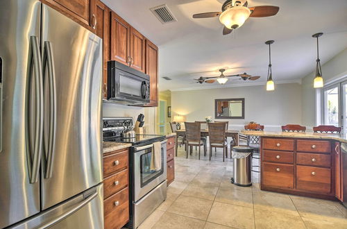 Photo 10 - Sunny Seminole Gem With Screened Lanai & Pool