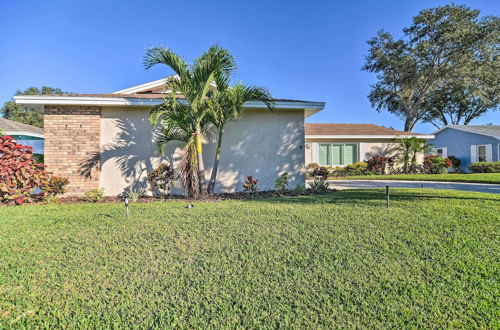 Photo 3 - Sunny Seminole Gem With Screened Lanai & Pool