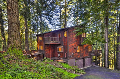 Photo 19 - Cozy Sandy Retreat w/ Hot Tub & Forest Views