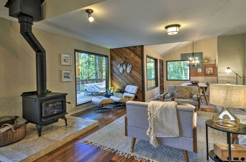 Photo 23 - Cozy Sandy Retreat w/ Hot Tub & Forest Views