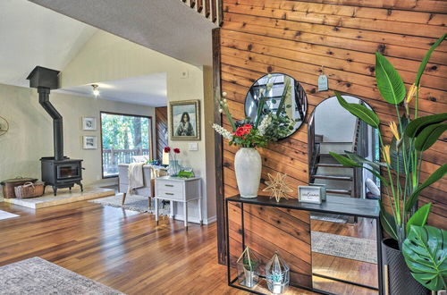 Photo 22 - Cozy Sandy Retreat w/ Hot Tub & Forest Views