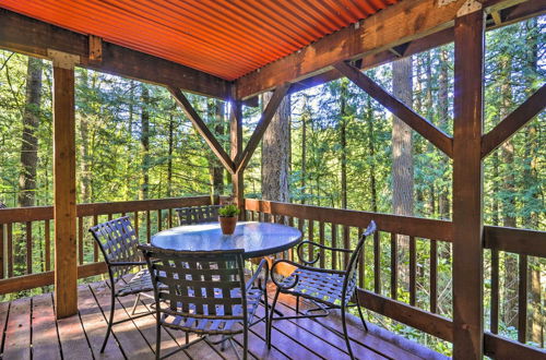 Photo 36 - Cozy Sandy Retreat w/ Hot Tub & Forest Views