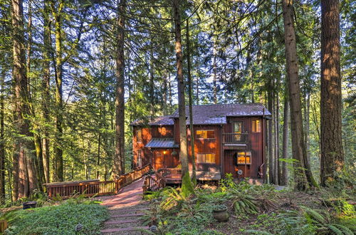 Photo 33 - Cozy Sandy Retreat w/ Hot Tub & Forest Views