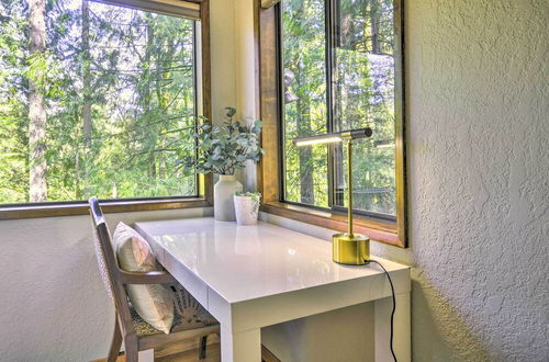 Photo 34 - Cozy Sandy Retreat w/ Hot Tub & Forest Views