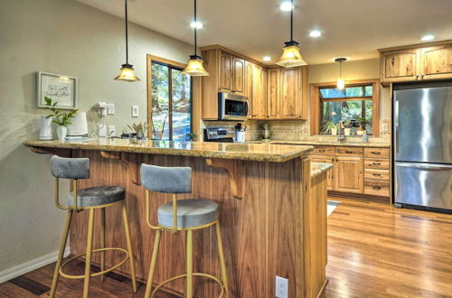 Photo 38 - Cozy Sandy Retreat w/ Hot Tub & Forest Views