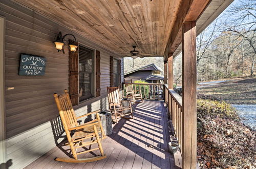 Photo 7 - The Captains Quarters in Rogers w/ Covered Porch