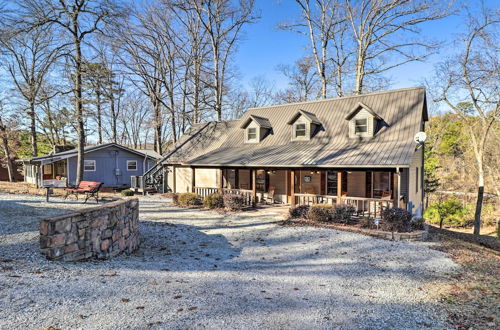 Photo 1 - The Captains Quarters in Rogers w/ Covered Porch