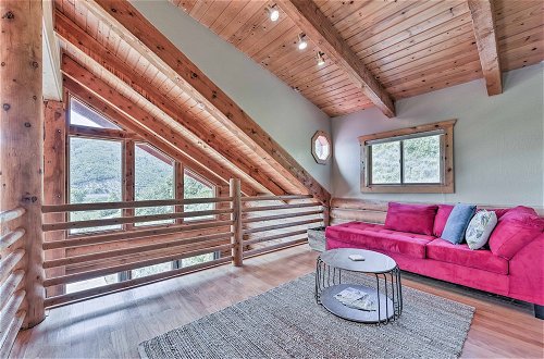 Foto 6 - Spacious Hilltop Cabin w/ Deck & Scenic Views