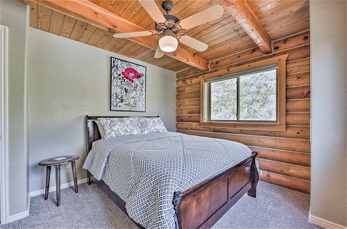 Foto 10 - Spacious Hilltop Cabin w/ Deck & Scenic Views