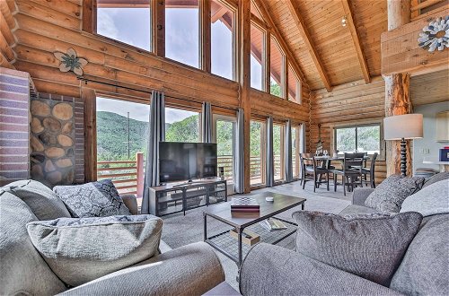 Foto 1 - Spacious Hilltop Cabin w/ Deck & Scenic Views