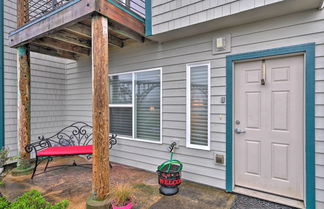 Photo 2 - Waterfront Oregon Abode w/ Balcony & Ocean Views